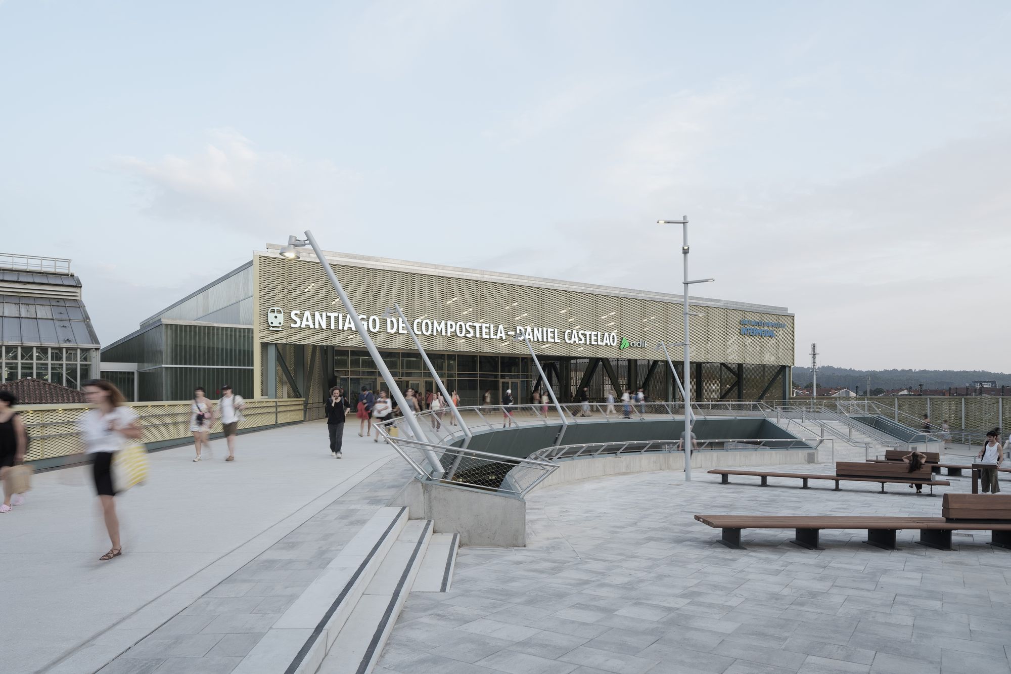 圣地亚哥德孔波斯特拉高速列车站(Estación de Santiago de Compostela)