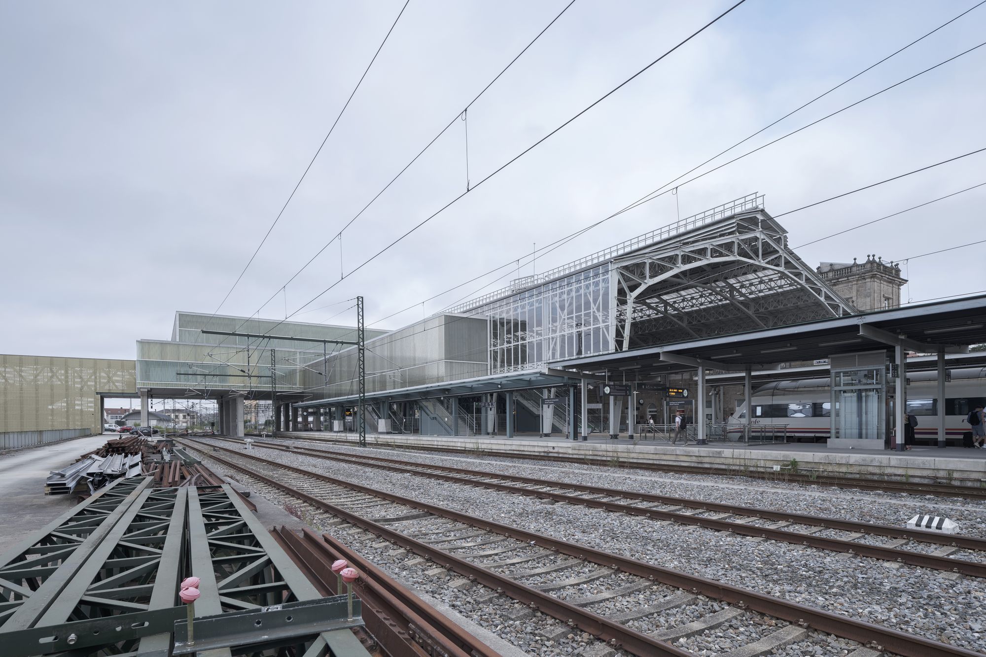 圣地亚哥德孔波斯特拉高速列车站(Estación de Santiago de Compostela)