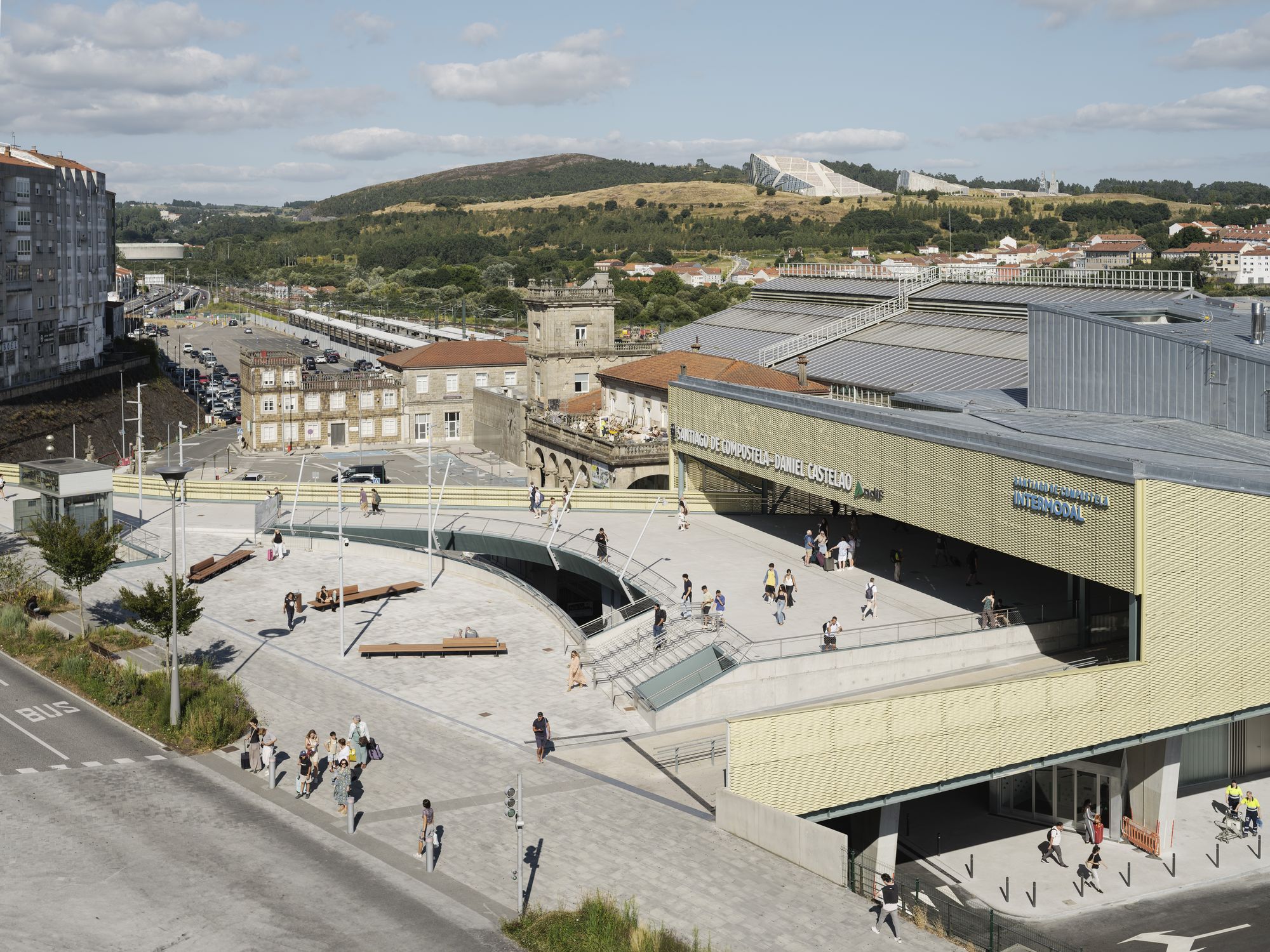 圣地亚哥德孔波斯特拉高速列车站(Estación de Santiago de Compostela)