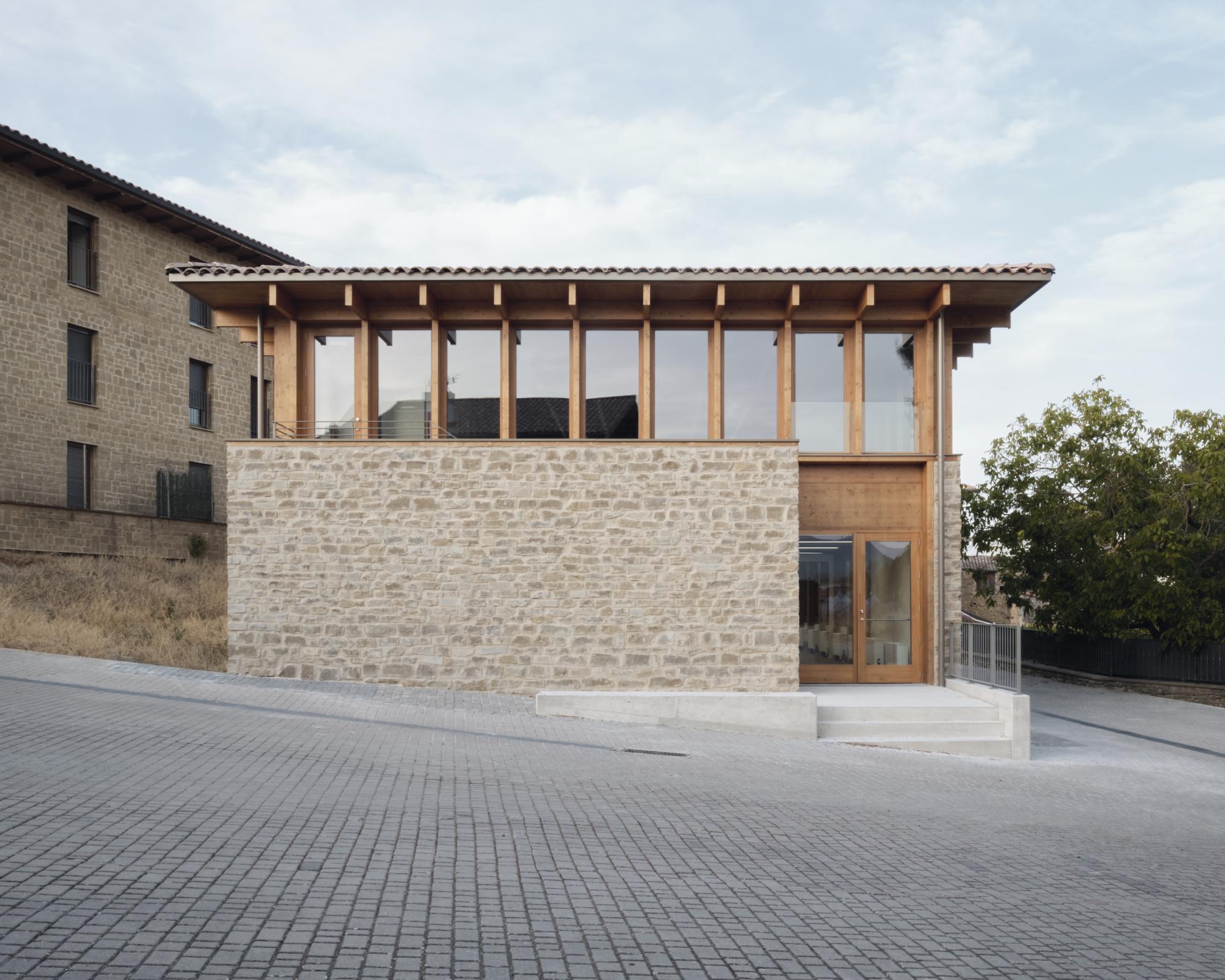 塔霍纳尔多功能社区中心（Multipurpose Building in Tajonar）