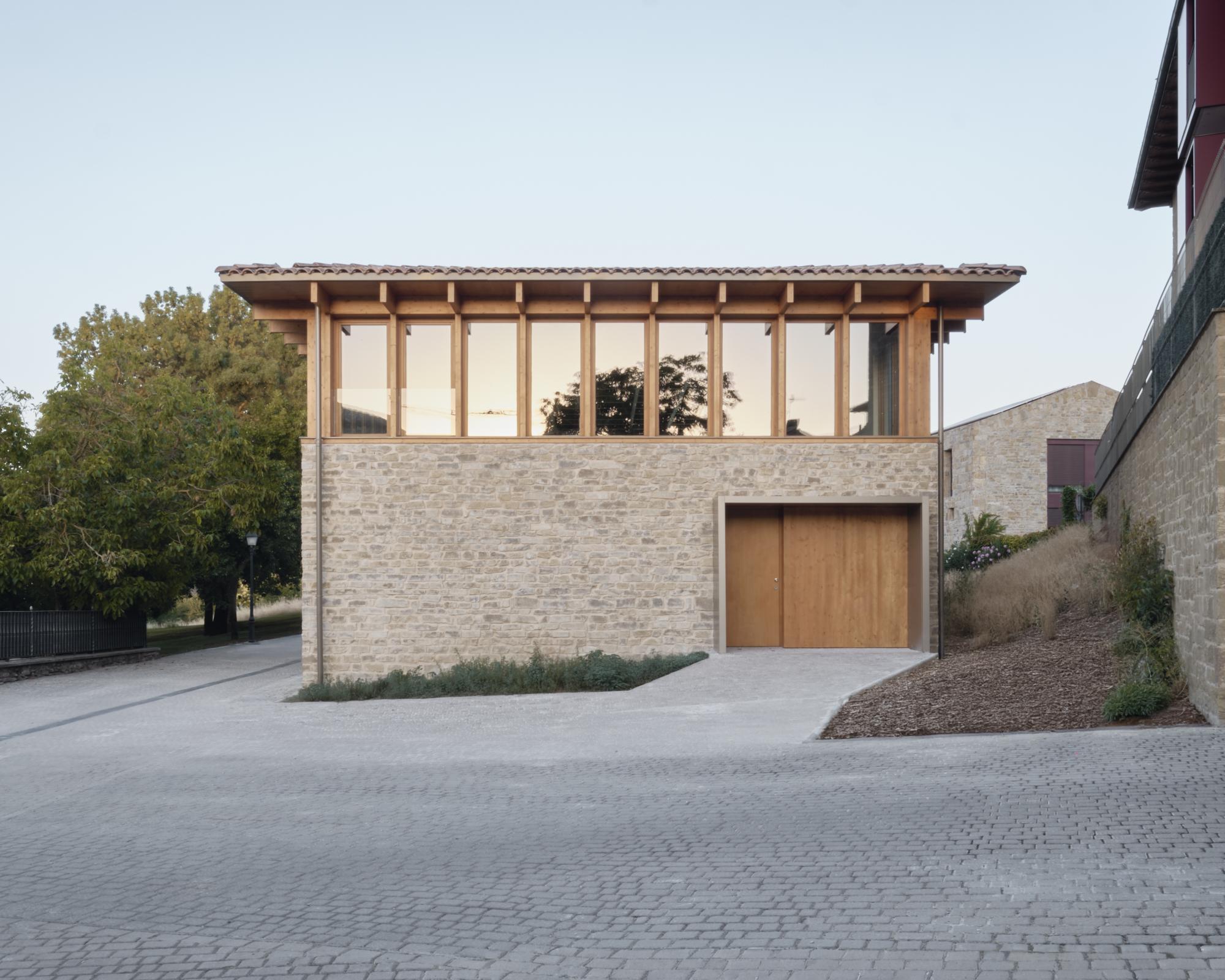 塔霍纳尔多功能社区中心（Multipurpose Building in Tajonar）