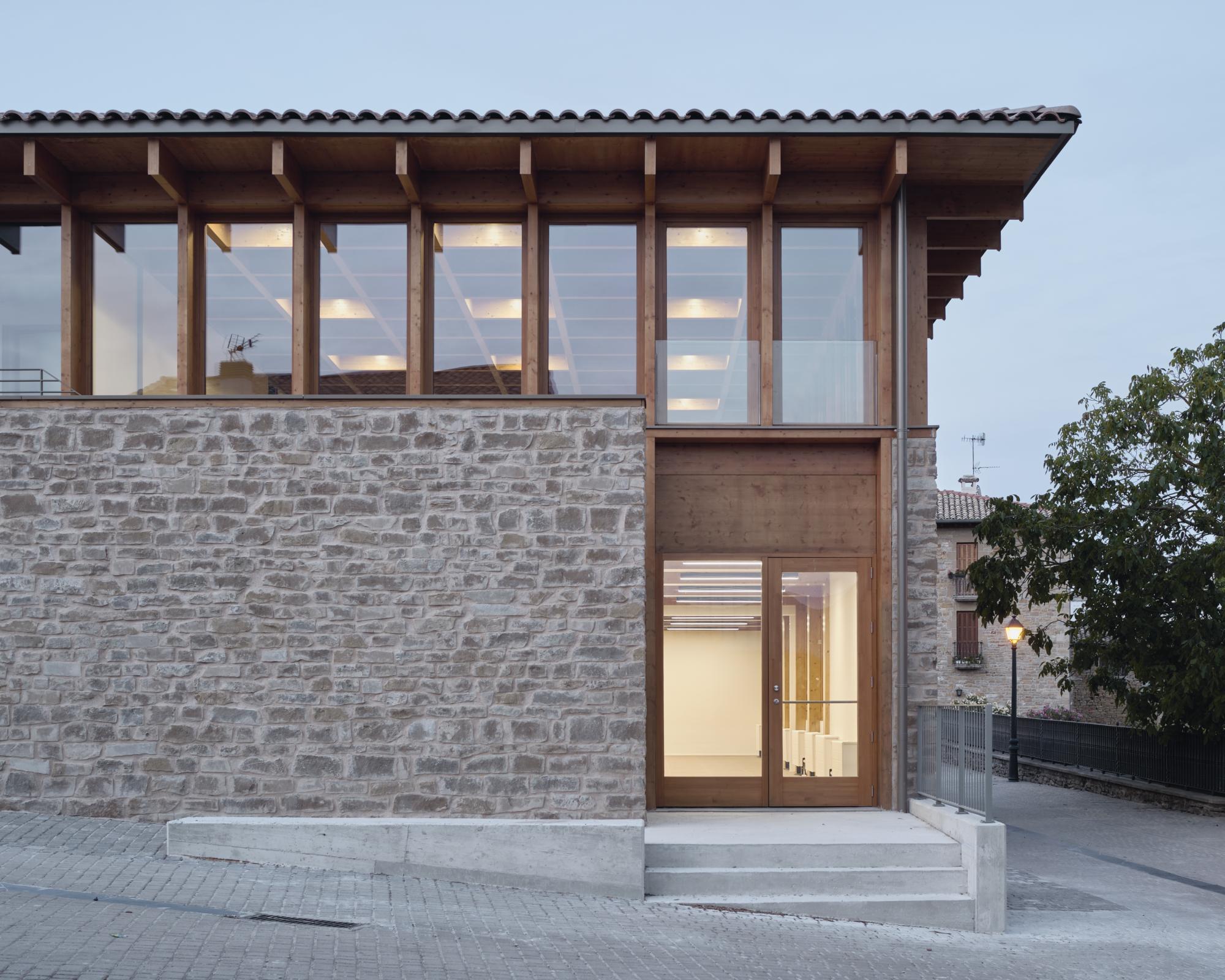 塔霍纳尔多功能社区中心（Multipurpose Building in Tajonar）
