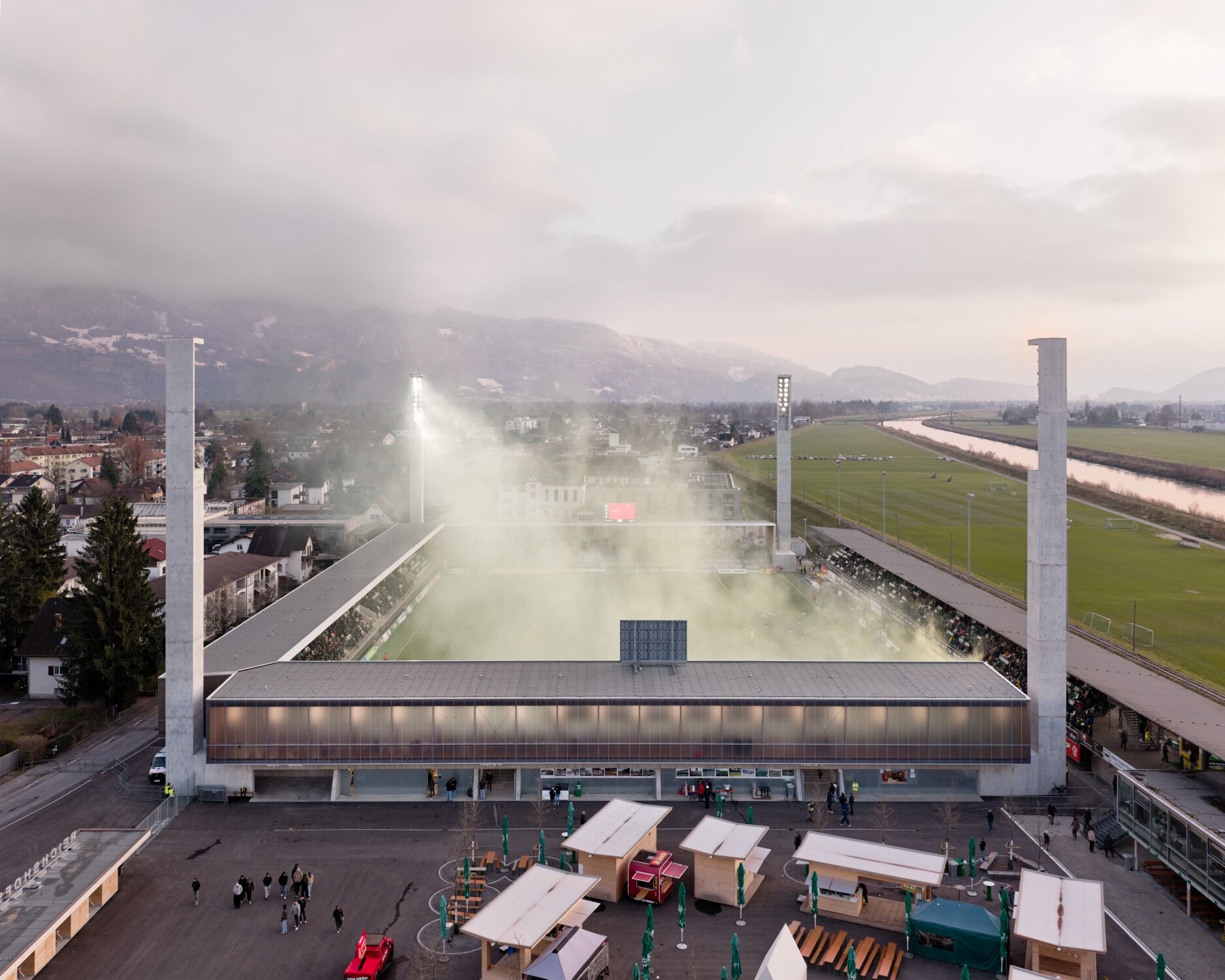 莱茵河谷的社区客厅:卢斯特瑙Reichshof体育场(Reichshof Stadium Lustenau)