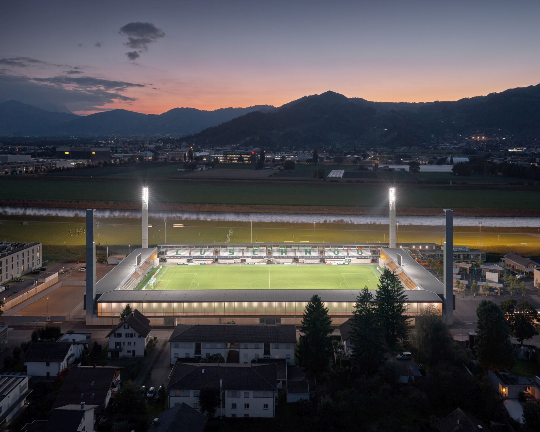 莱茵河谷的社区客厅:卢斯特瑙Reichshof体育场(Reichshof Stadium Lustenau)