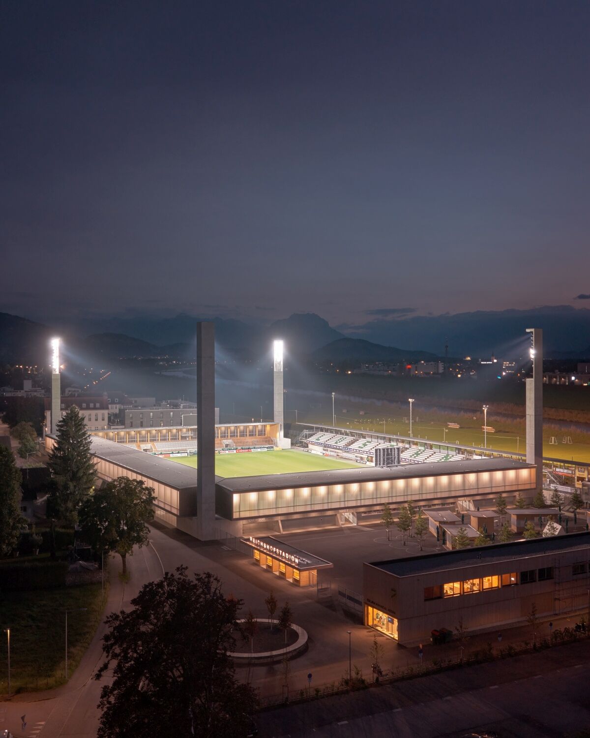 莱茵河谷的社区客厅:卢斯特瑙Reichshof体育场(Reichshof Stadium Lustenau)