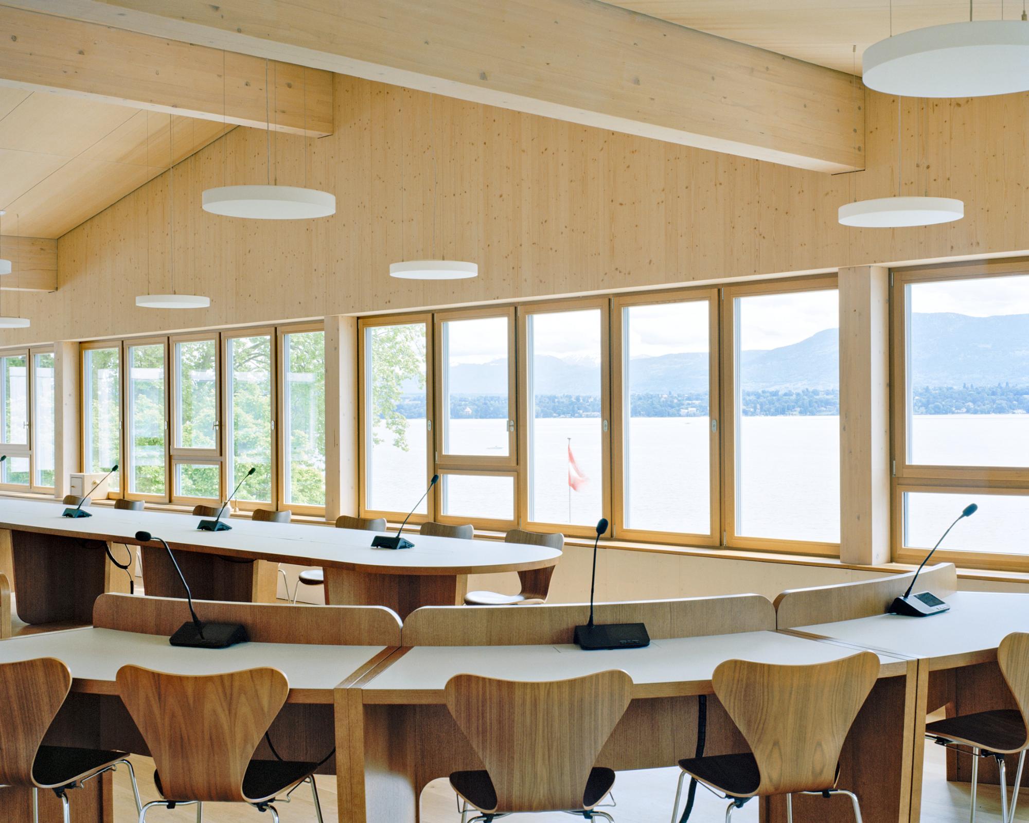 贝尔维尤吉塔纳港市政综合楼与酒店餐厅（Bâtiment communal et auberge-restaurant à Port Gitana, Bellevue）